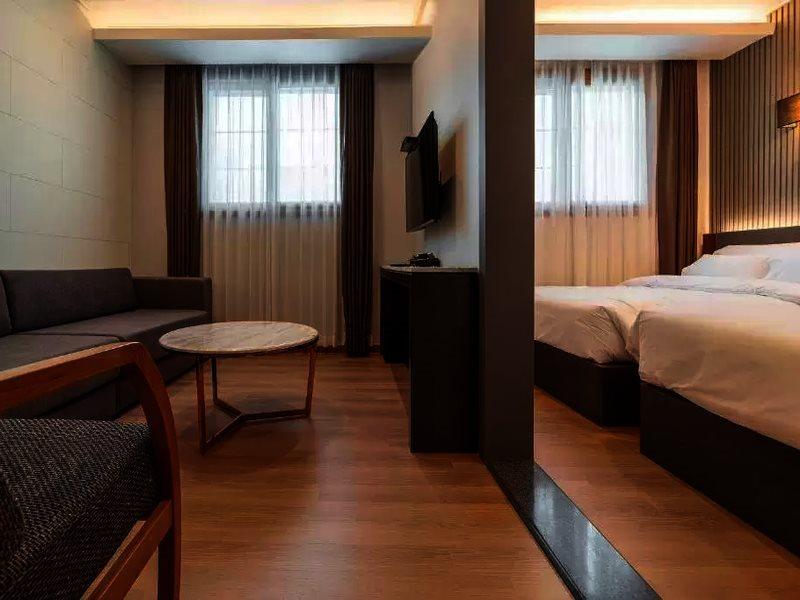Stubborn Hotel Кодже Экстерьер фото